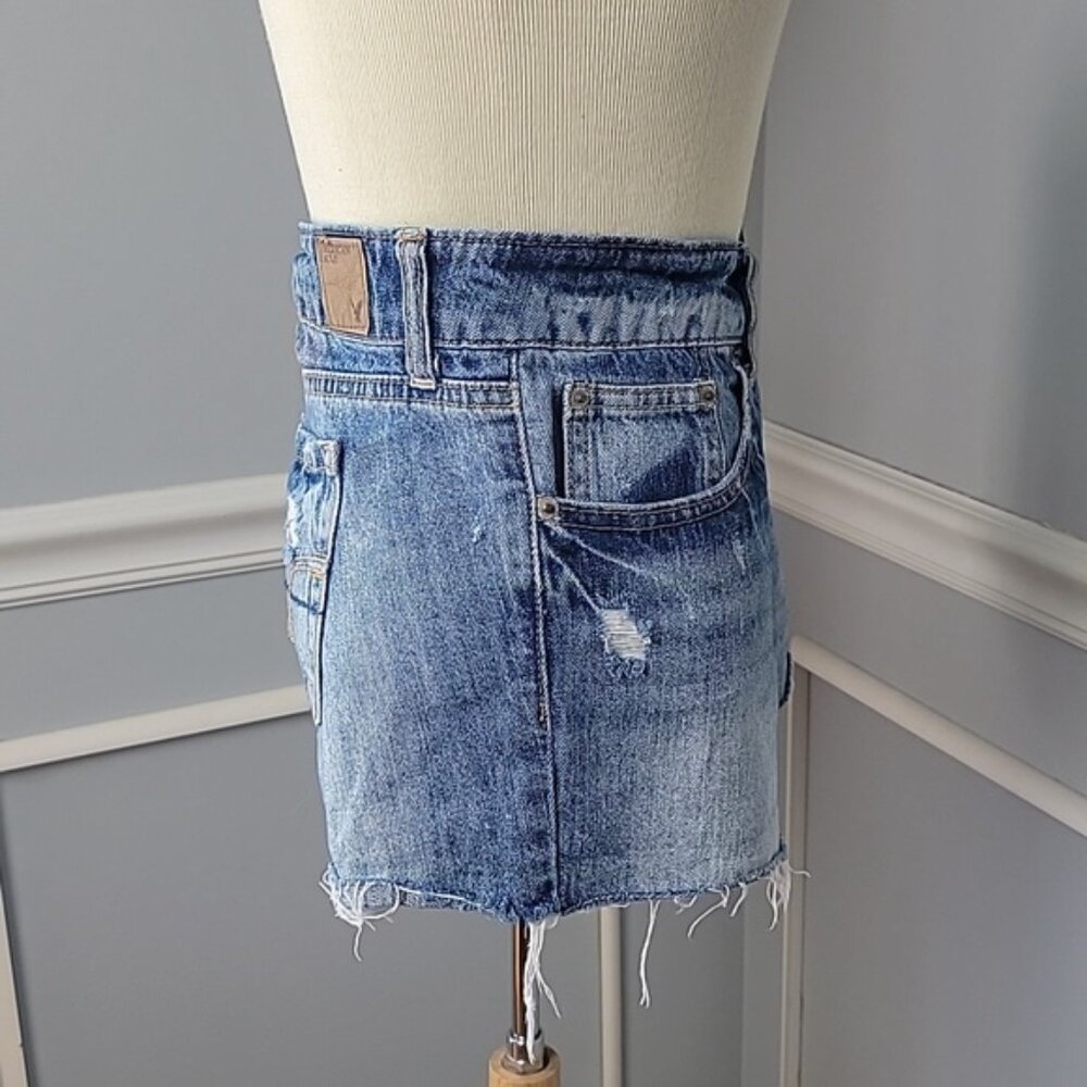 AMERICAN EAGLE Medium Wash Distressed Cut Off Raw Hem Boho Short Jean Shorts 12 - Picture 2 of 8